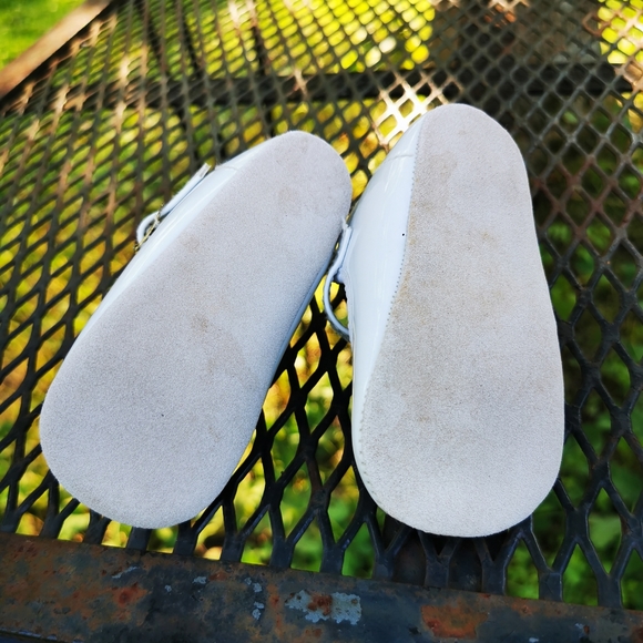 Vintage Zeddy White Faux Patent Leather Baby Shoes with Heart Cut Outs ~ Size 3 - Picture 9 of 16